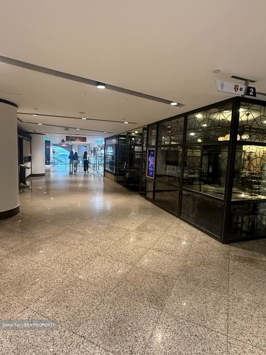 Palais Renaissance (D9), Office #566942601